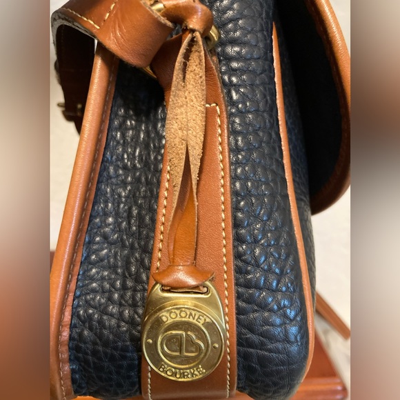 Vintage Dooney and Bourke bag - Picture 8 of 9